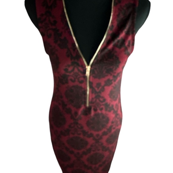 Large black and red dress - Picture 2 of 3